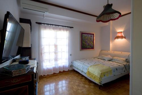 Deluxe Double Room with Side Sea View