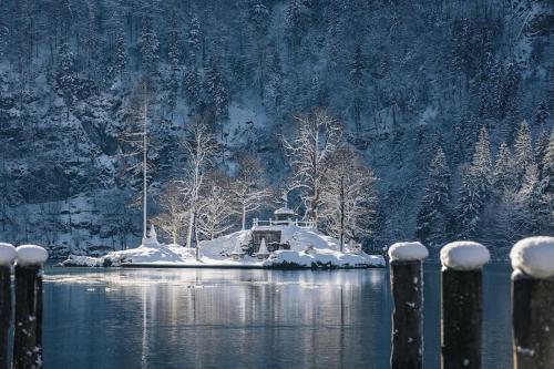 ACHE-MOMO apartment w. naturepool & Watzmann view