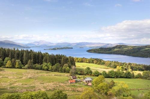 Stoneymollan over Loch Lomond