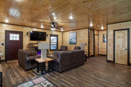 Bear Hollow Lodge HotTub FirePit GameRoom MORE in Sevierville, USA