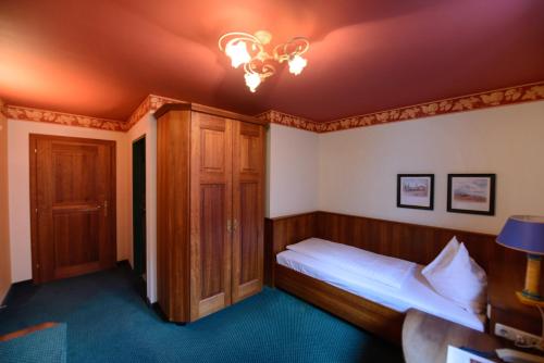 1 twin bed