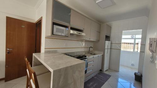 B913 - Apto para 06 pessoas em Bombinhas + piscina, Bombas (foto 5)