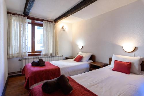 Triple Room with Bathroom image 5