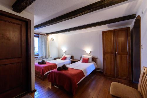 Triple Room with Bathroom image 3