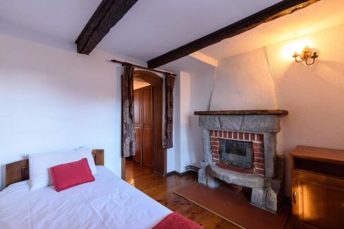 Triple Room with Bathroom image 1