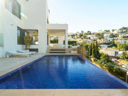 Villa 3 Bedrooms In Residential Area In Javea