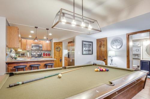 Troy Apartment with Hot Tub, Pool Table and Fire Pit!