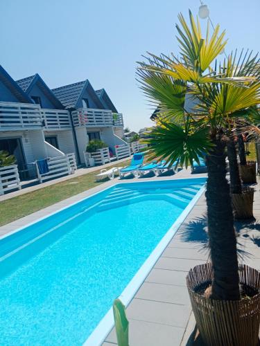 2 bedrooms, 6 beds