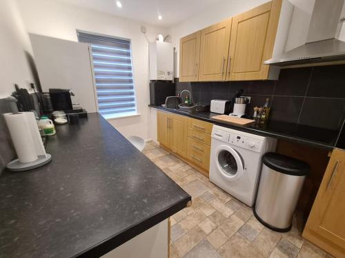 Split level luton town center flat