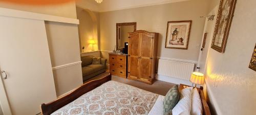 The Pendennis Guest House - image 3