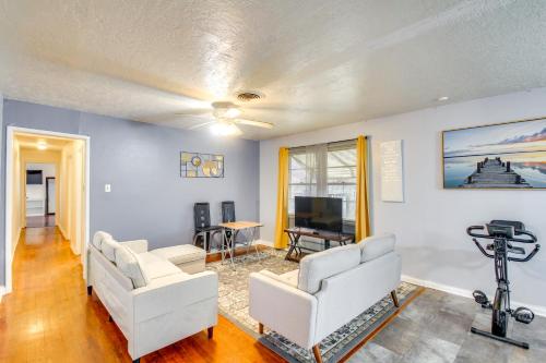Charming Lawton Escape with Patio and Grills! in Lawton, USA