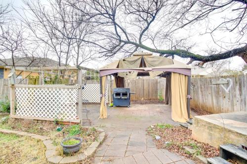 Charming Lawton Escape with Patio and Grills! in Lawton, USA