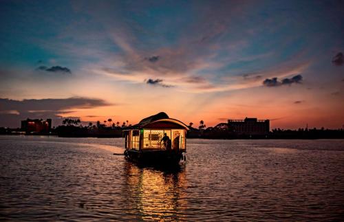 Alice Houseboats Alleppey