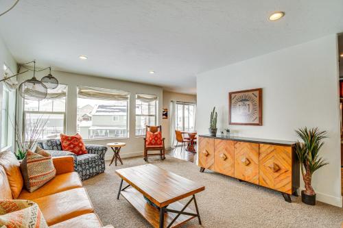 Draper Townhome with Mountain Views Hike and Ski!