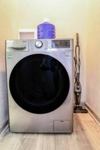 Cozy Apt w/ QueenBed_Dt_WiFi_DogsPark_GYM+Pool+TV in Chattanooga, USA