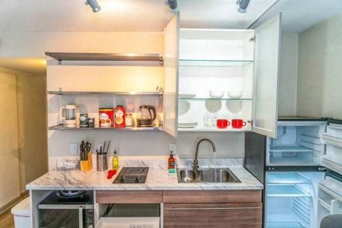 Cozy Apt w/ QueenBed_Dt_WiFi_DogsPark_GYM+Pool+TV in Chattanooga, USA