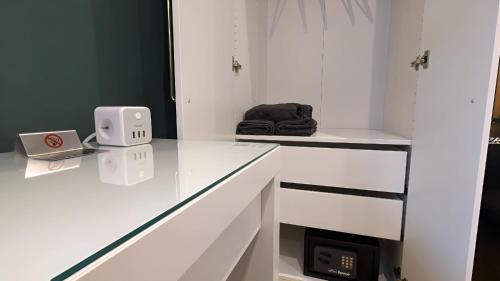 3 ROOMS - Zimmervermietung nähe Flughafen BER - gratis WLAN, Parken & Netflix, Berlin (Foto 10)