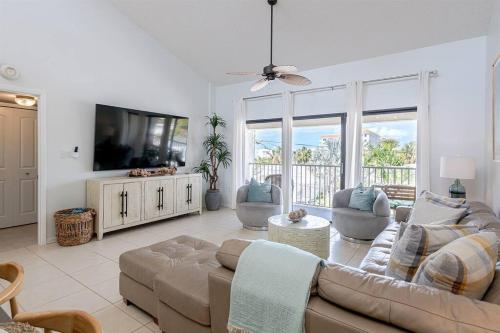 Coastal Condo Amazing Location! 50 Steps to the Beach