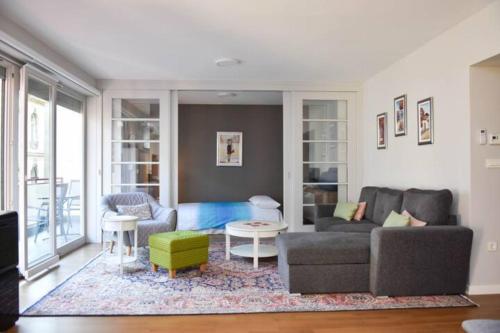 2BDR Apt with Cathedral View - Excellent Location