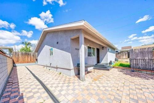 Sunny SoCal Cottage