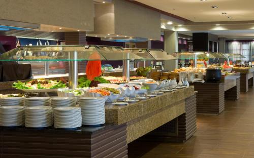 Elba Carlota Beach & Convention Resort