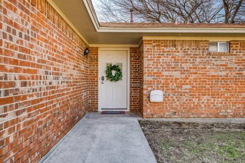 Centrally Located 3BR 2BA - ! in Denton, USA