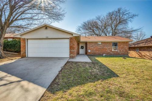 Centrally Located 3BR 2BA - ! in Denton, USA