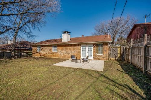 Centrally Located 3BR 2BA - ! in Denton, USA