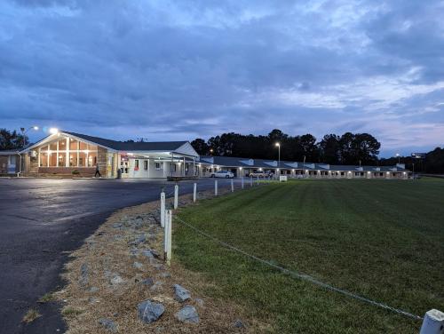 TRAVELERS INN in Smithfield, USA