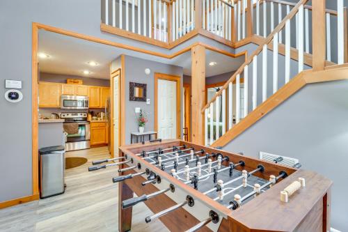 Cozy Cove Near Waterparks, Zip Line, Ski and More in Tannersville, USA