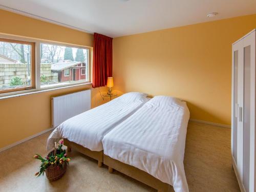  Tuscan Villa in Overijssel with Spacious Garden, Unterkunft in De Bult