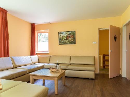  Tuscan Villa in Overijssel with Spacious Garden in De Bult