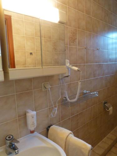 Bathroom, Hotel Tanneneck in Bad Bramstedt