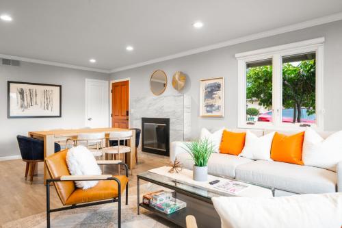 4BR Lux Los Gatos Home: Style & Comfy