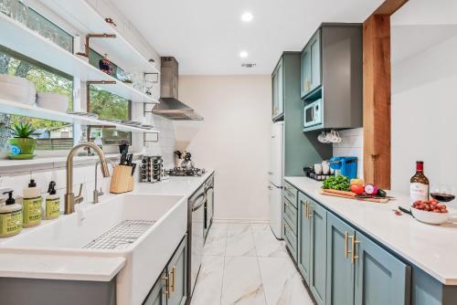 SoCo Oasis Retreat: Relax in Comfort and Style