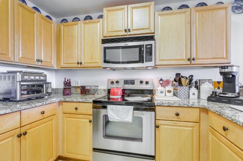 Dauphin Island Condo Beach and Hot Tub Access! detail