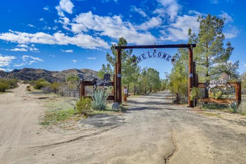 Mountain-View Morongo Valley Cabin Quiet Setting! in Morongo Valley, USA