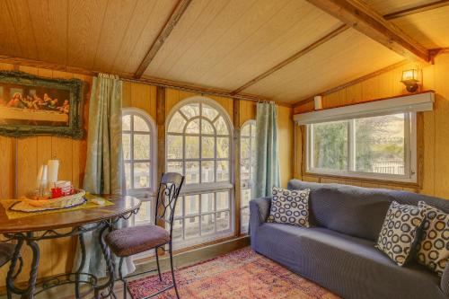 Mountain-View Morongo Valley Cabin Quiet Setting! in Morongo Valley, USA