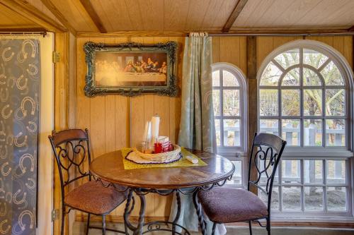 Mountain-View Morongo Valley Cabin Quiet Setting! in Morongo Valley, USA