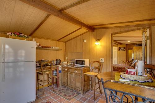 Mountain-View Morongo Valley Cabin Quiet Setting! in Morongo Valley, USA
