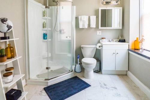 Beautiful 6BR 2 Kitchens Duplex By StayStLouis