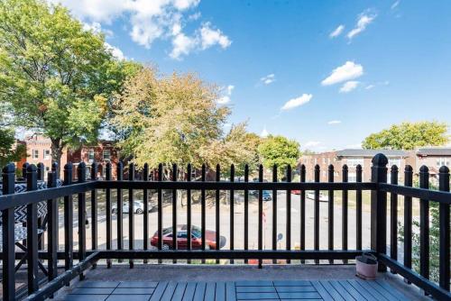 Beautiful 6BR 2 Kitchens Duplex By StayStLouis