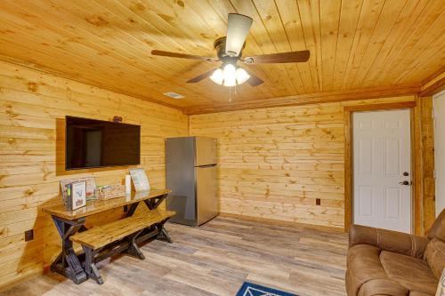 Cozy Quitman Fishing Cabin Near Lake Fork! in Quitman, USA