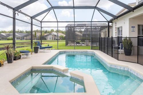 Comfortable House with hot tub close to Disney