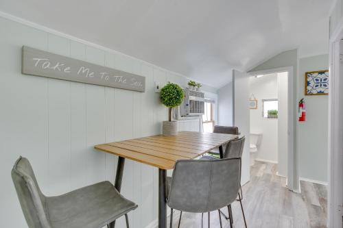 Wildwood Apartment, Walk to Crest Pier and Beach! in Wildwood, USA
