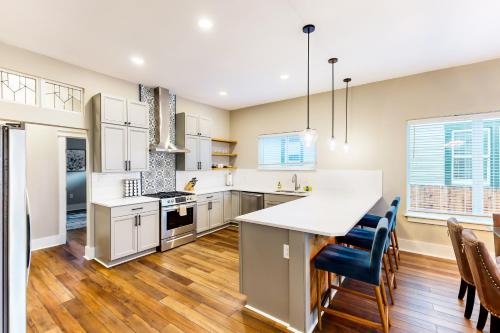 The Yellow Door Bungalow in San Antonio, USA