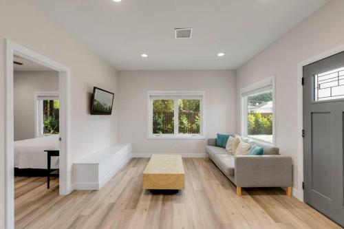 Stylish guest house near colleges in Claremont (CA)