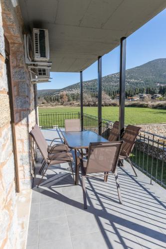 陽台/露台, Raise Polydrosos Alpine Escape in 普利德羅索斯