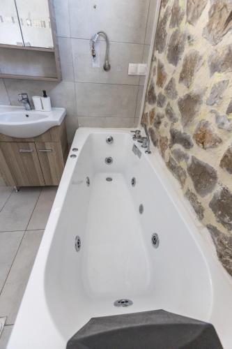 設施, Raise Polydrosos Alpine Escape in 普利德羅索斯