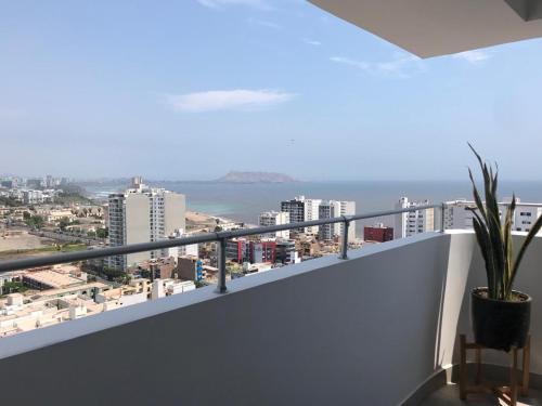Albano, Ocean view and pool near Miraflores and airport
